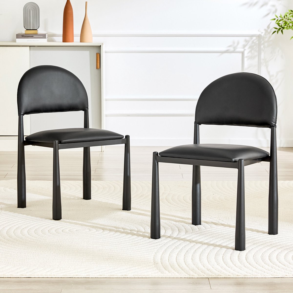 Wishdor - Eetkamerstoel - Set van 2 - Gepolsterde zitting met halfronde rugleuning - Modern - Keuken en eetkamer - Kunstleer en metaal - Zwart - 80 cm