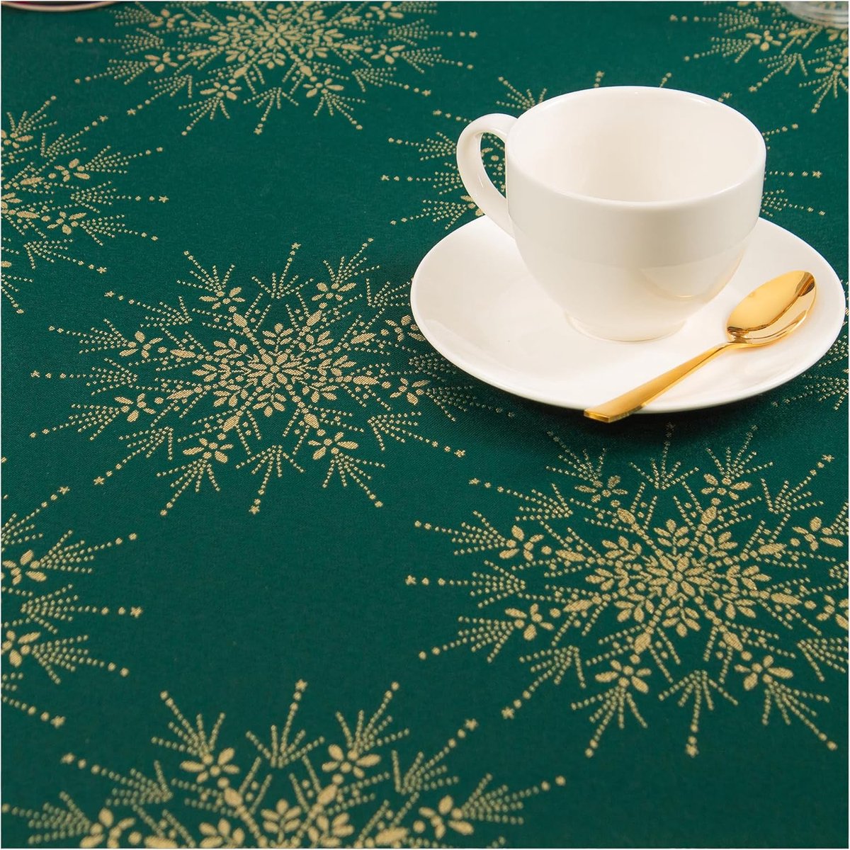 Kerst Tafelkleed - Tafellinnen Feestelijk - Kerstsfeer Creëren - Duurzaam Krasbestendig - 120 x 220 cm - Groen Goud