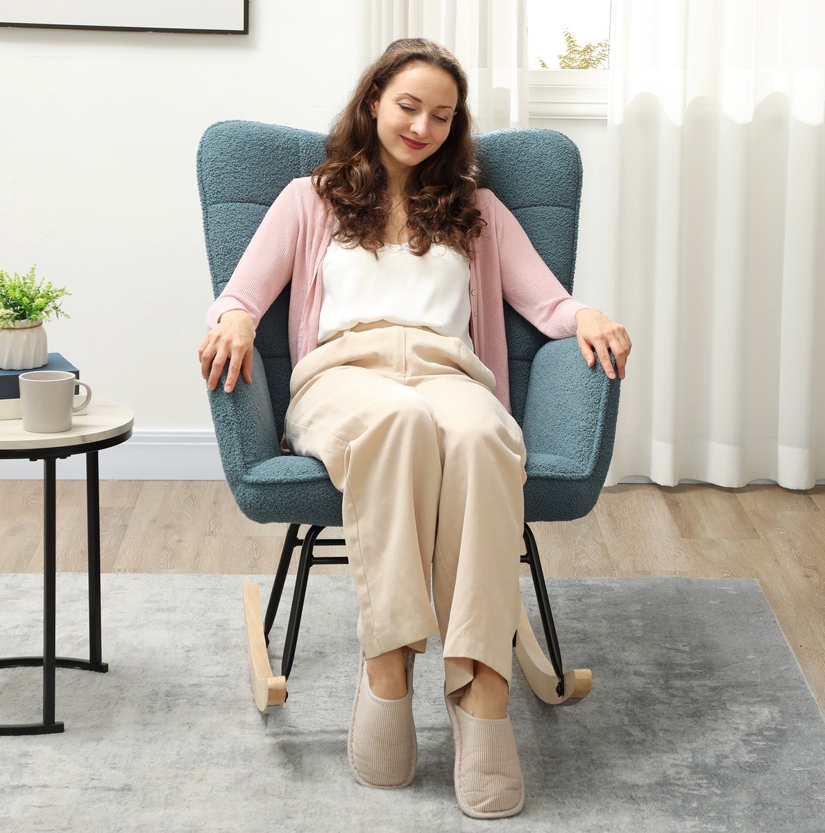 MIVRAY Schommelstoel 71 x 98 x 101 cm - Gepolsterde Fauteuil Met Armleuningen En Hoge Rug - Voor Woonkamer En Slaapkamer - Polyester Lichtblauw