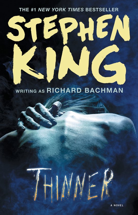 Boekomslag van 'Thinner' door Richard Bachman, met een vrouw die haar arm vasthoudt met een rokerig, blauw effect.