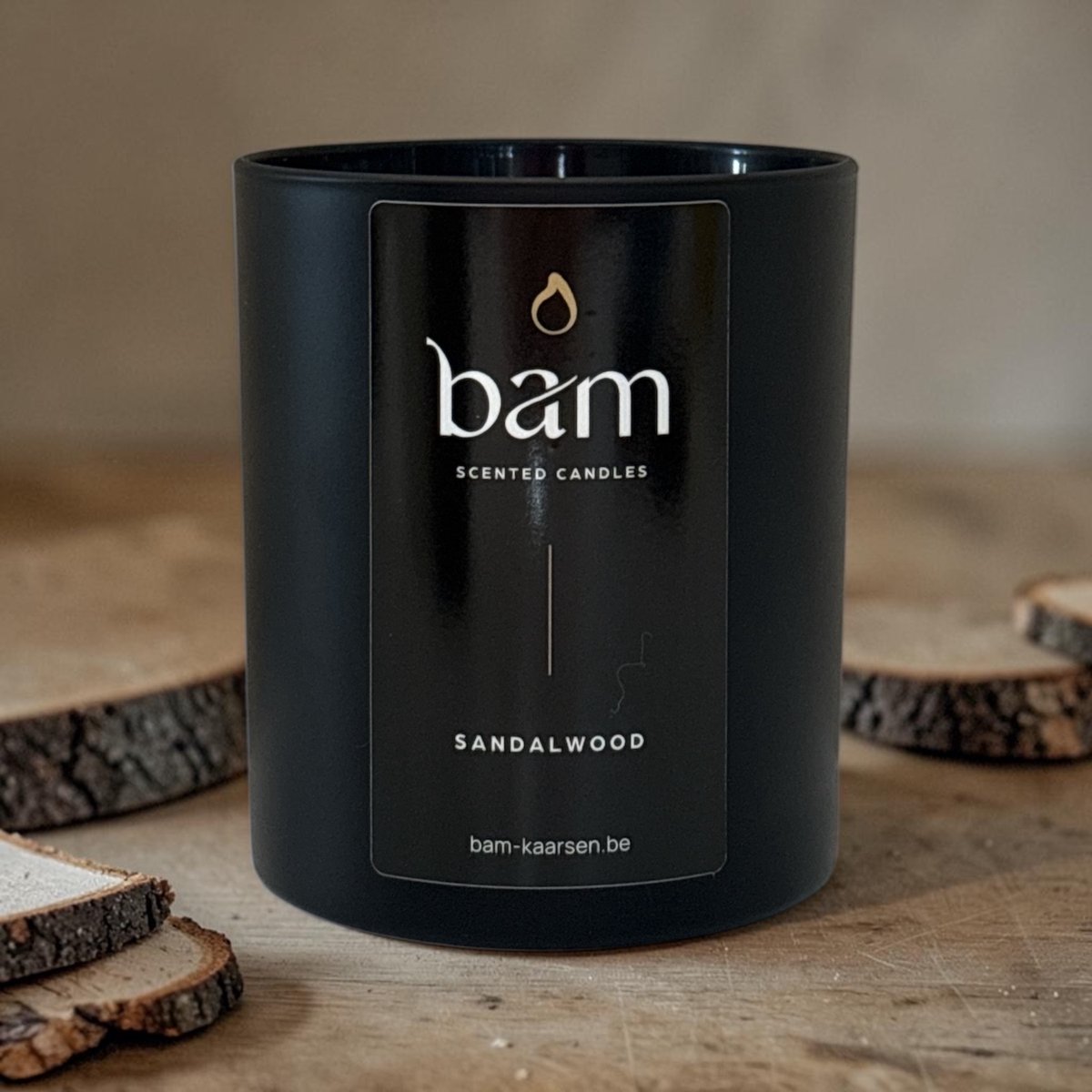 BAM Sandalwood Geurkaars – Black Collection Medium – 2 Katoenen Wieken – 60 Branduren – 190 g – Zonnebloemwas – Vegan - sandelhout