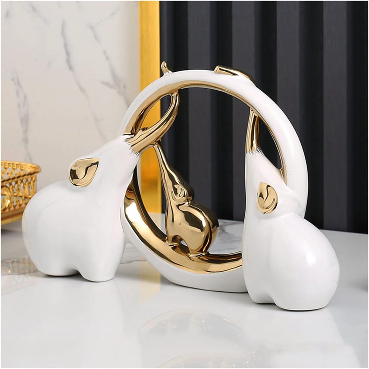 Keramiek Olifant Beeld - Decoratieve Sculptuur - Woonkamer Decoratie - Handgemaakt Design - 27 cm Hoog - Wit