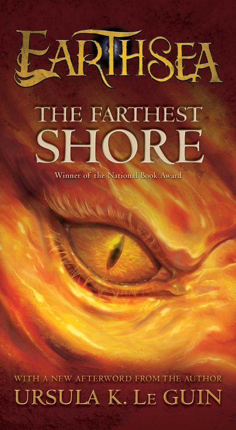 La couverture de 'The Farthest Shore' montre un œil de dragon doré avec des flammes en arrière-plan. Le titre est en lettres dorées.