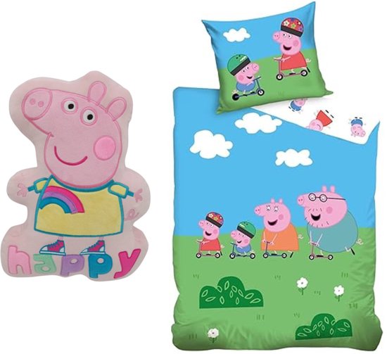 Housse de couette Peppa Pig avec quatre personnages sur des scooters dans un environnement verdoyant et un oreiller assorti avec Peppa Pig.