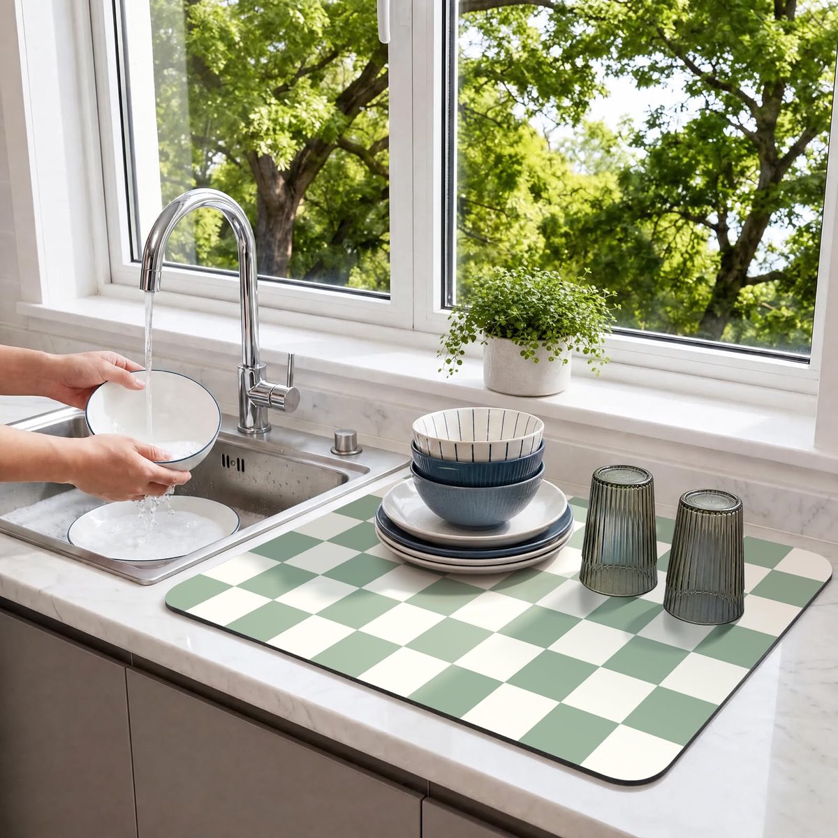 Geruite Afdruipmat 30 x 50 cm - Antislip Wasbare Aanrechtmat voor Koffiebar en Keukenblad - Retro Design Droogmat met Rubberen Onderzijde - Beschermmat voor Koffiezetapparaat, Servies en Keukenaccessoires - Saliegroen