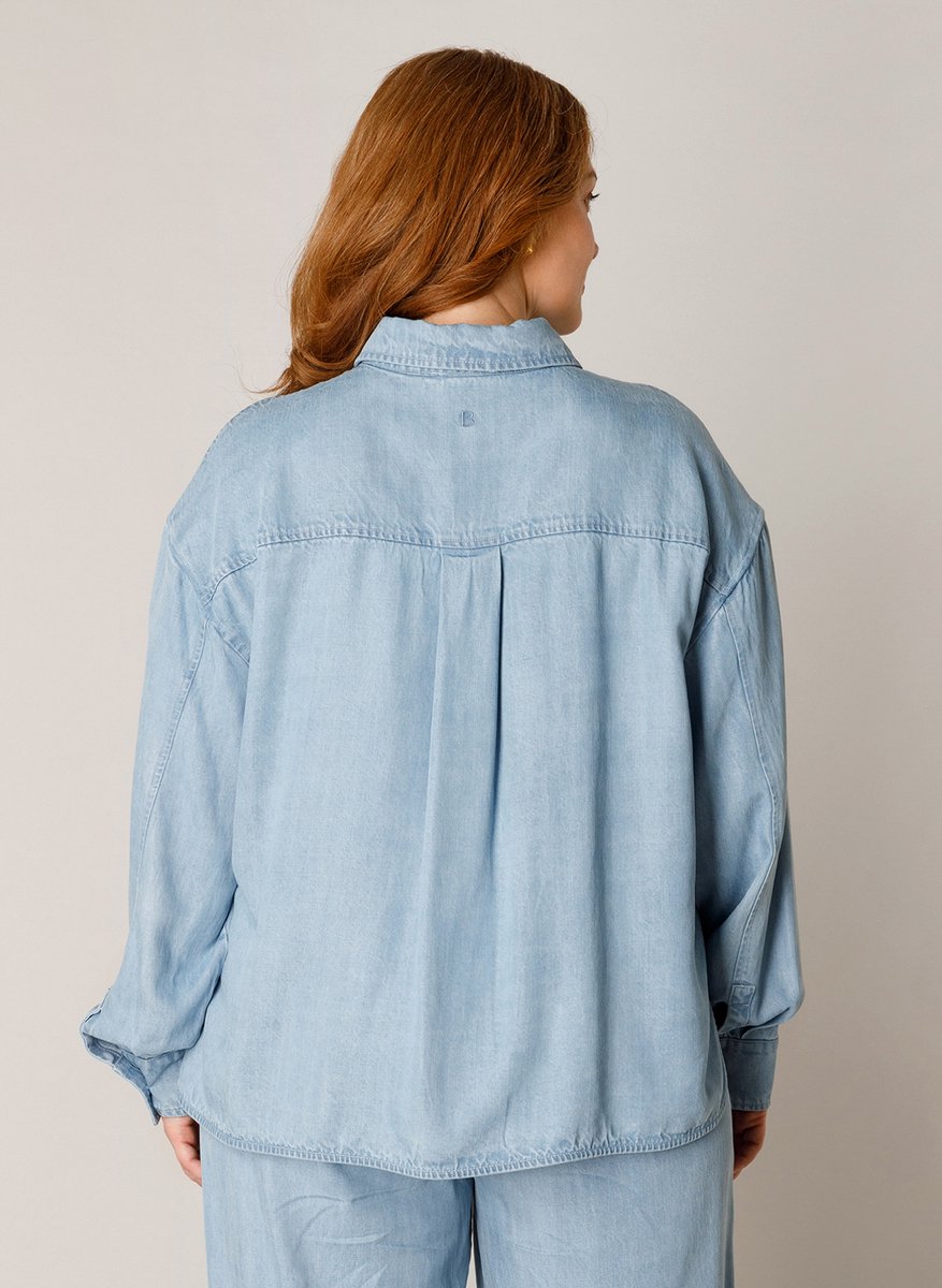 BASE LEVEL CURVY Bella denim Tops - Light Blue - maat 2(50)