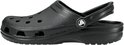 Sabot Crocs noir avec sangle arrière, vu de côté.