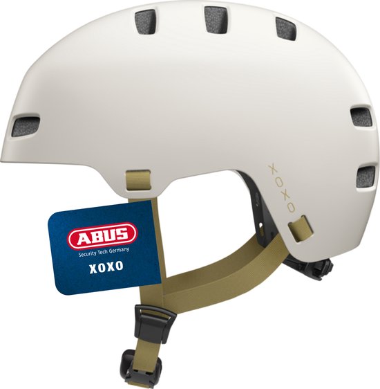 Casque ABUS XOXO blanc avec sangles beiges et une carte bleue ABUS XOXO.