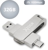 Zilverkleurige Xedor USB-stick van 32 GB met USB-C en USB-A-aansluitingen. Snelheid 1120Mbps.