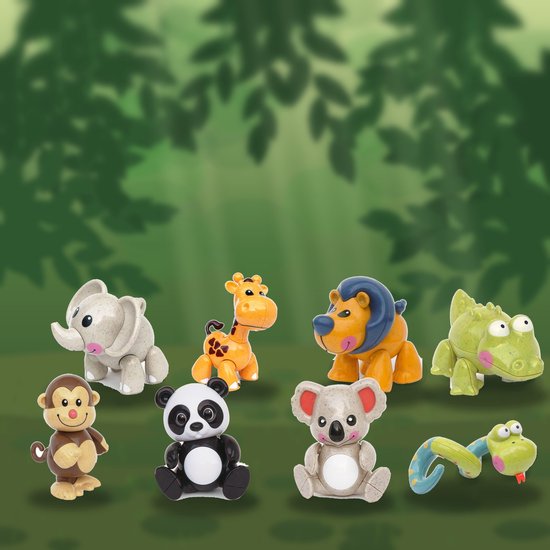 Een speelgoed olifant, giraf, leeuw, krokodil, aap, panda, koala en slang in een jungle achtergrond.
