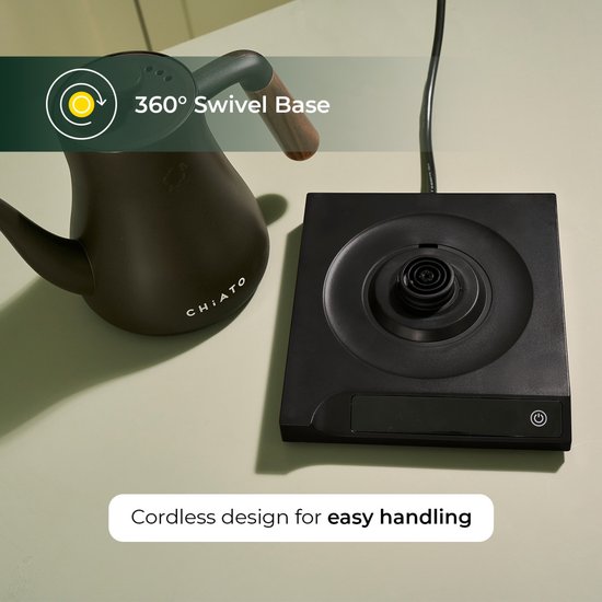 Zwarte waterkoker met houten handvat op een draadloze 360° draaibare basis.