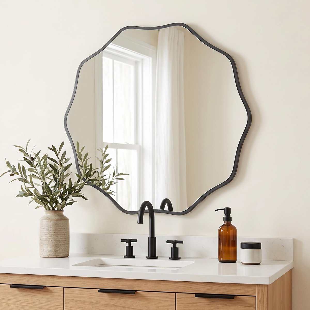 Omgoods - Ronde Wandspiegel met Houten Frame en Golvende Rand
