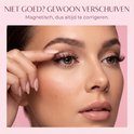 Vrouw past magnetische wimpers aan. Magnetisch, dus altijd te corrigeren.