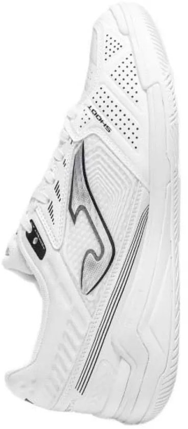 Witte Joma zaalschoen, zicht op de zijkant. 'SHOOT' op de neus.