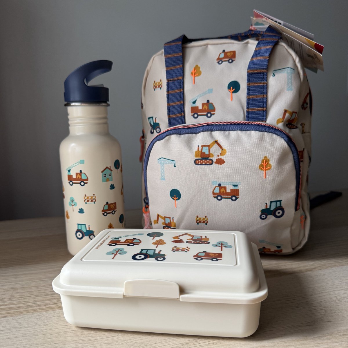 Heel klein voertuigen (tractor, graafmachine, brandweer) kinder peuter rugzakje (25 x 20 cm), lunchboxje en grote RVS drinkfles - Die Spiegelburg