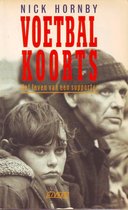 Boekcover met de titel "Voetbal Koorts" en de ondertitel "Het leven van een supporter". Op de voorgrond een jongen en op de achtergrond een oudere man.