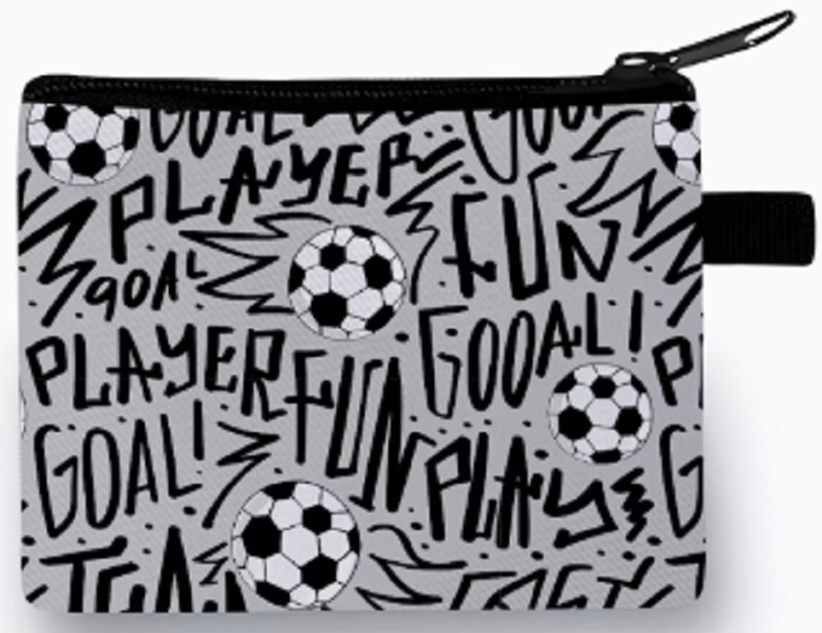 Gemakkelijk om erbij te hebben, dit handige rits portemonneetje 10x14cm. Een mooie afbeelding van een voetbal met de tekst fun player. Erg leuk om voor jezelf te kopen of om cadeau te geven. Ook leuk bij Sinterklaas, Kerst of vakantie.