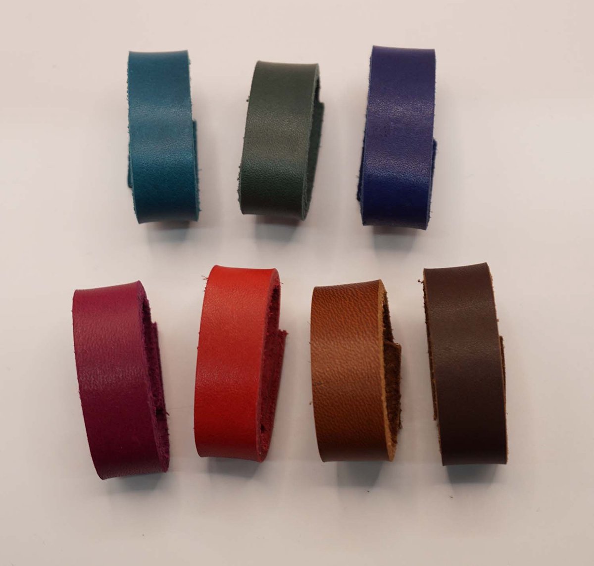 7 Lederen riem lusjes voor broekriem van 4 cm breed 1x zeegroen, 1x kobalt 1x groen, 1x roze, 1x rood, 1x beige, 1x bruin - riem lusje vervangen omdat die verloren is - riem repareren met nieuw lusje - centuur lusje repareren - leer lusje