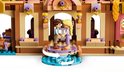Lego Rapunzel en Flynn dansen in het pastelkleurige Disney kasteel. Draaiende dansvloer.