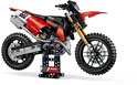 Lego Technic Ducati motorfiets op een display stand, rood met zwarte en gouden details. Nummer 222.