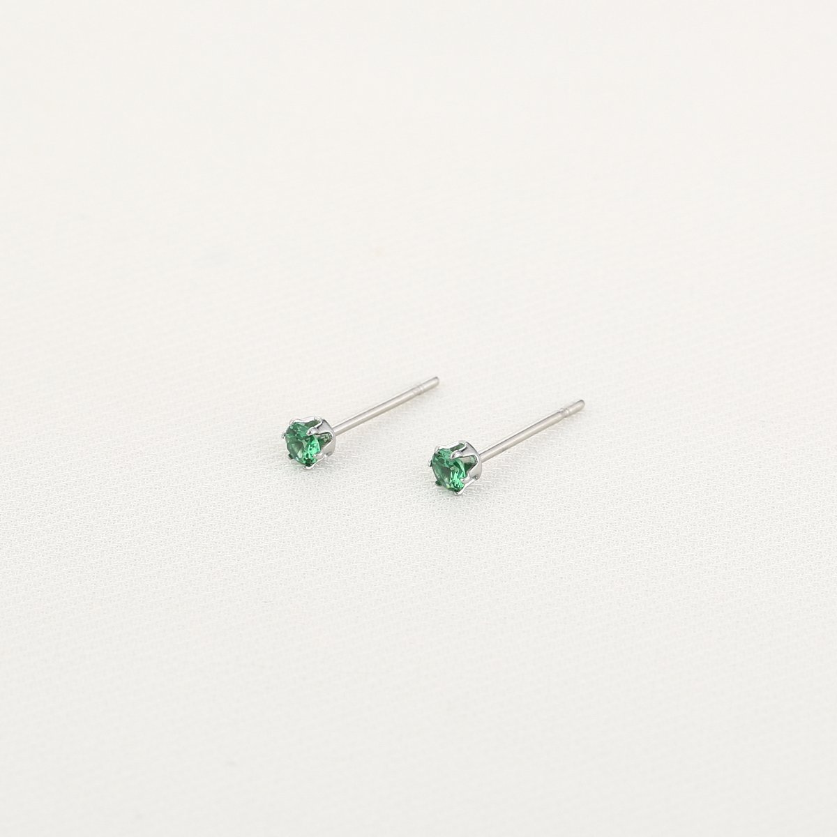 Stainless Steel Oorknopjes met Steentje – Minimalistische & Stoere Oorstekers - RVS - Groen/Zilver