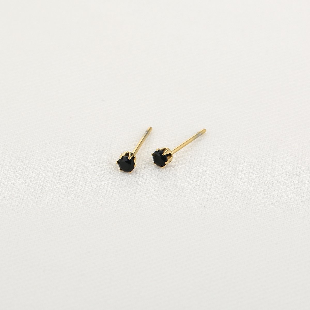 Stainless Steel Oorknopjes met Steentje – Minimalistische & Stoere Oorstekers - RVS - Zwart/Goud