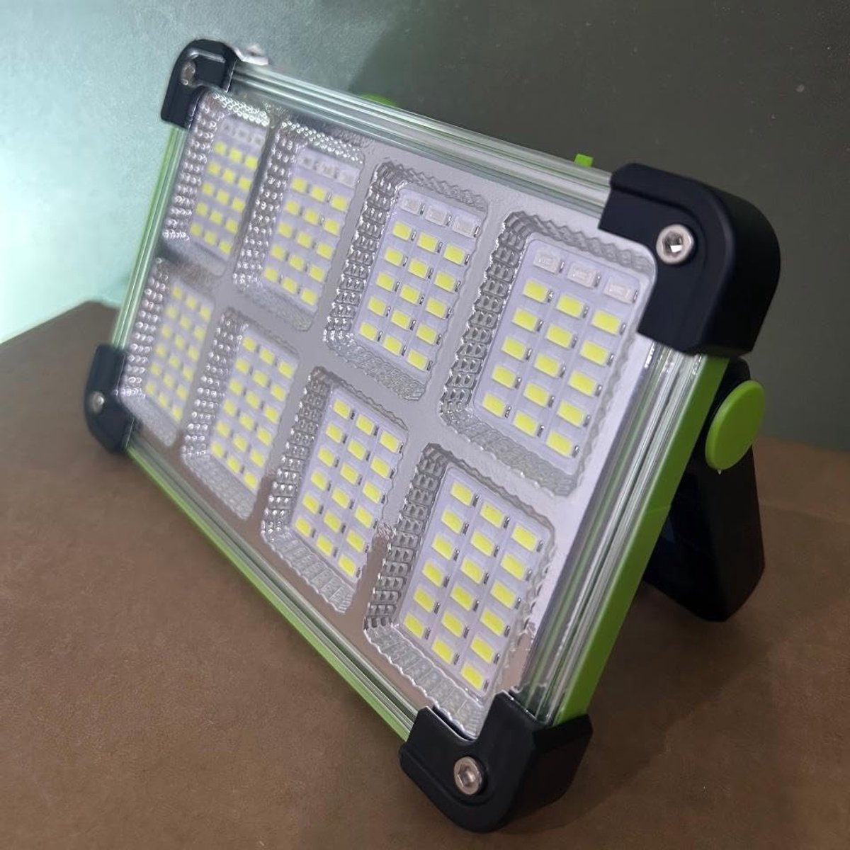 Thijox - Oplaadbare LED-Werklamp Schijnwerper met Powerbank, Waterdichte Noodverlichting voor Buiten, 4 Modi Draagbare Lamp voor Kamperen, Vissen, Aut