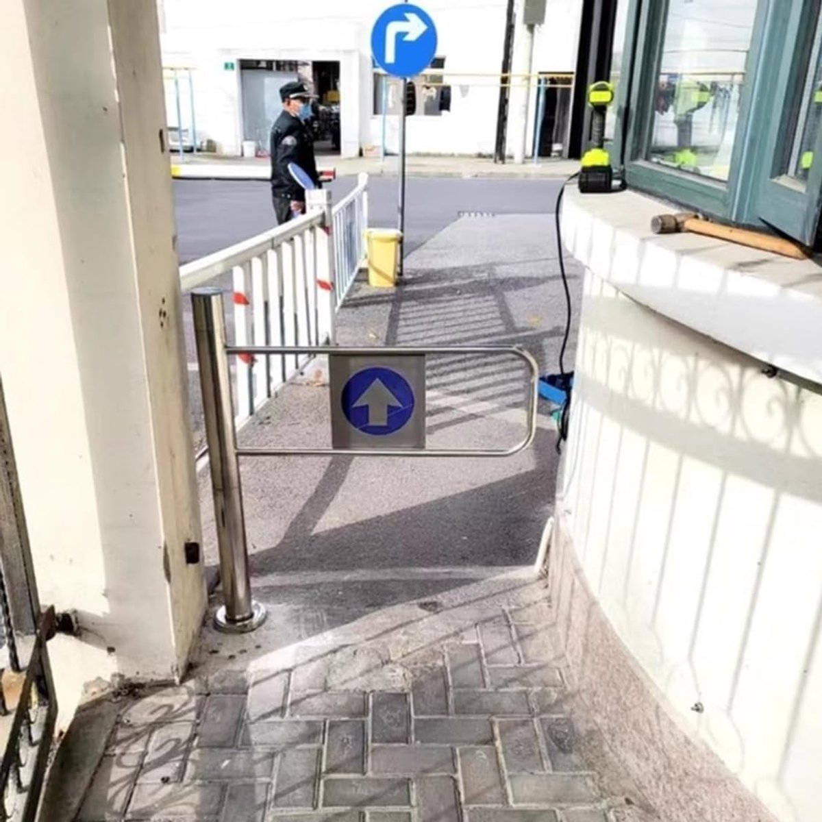 Draaipoort Deur - Veiligheidsdeur Barrière - Toegang Controleren - Zelfsluitend Mechanisme