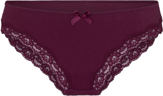 Slip brésilien côtelé violet avec finition en dentelle et petit nœud.