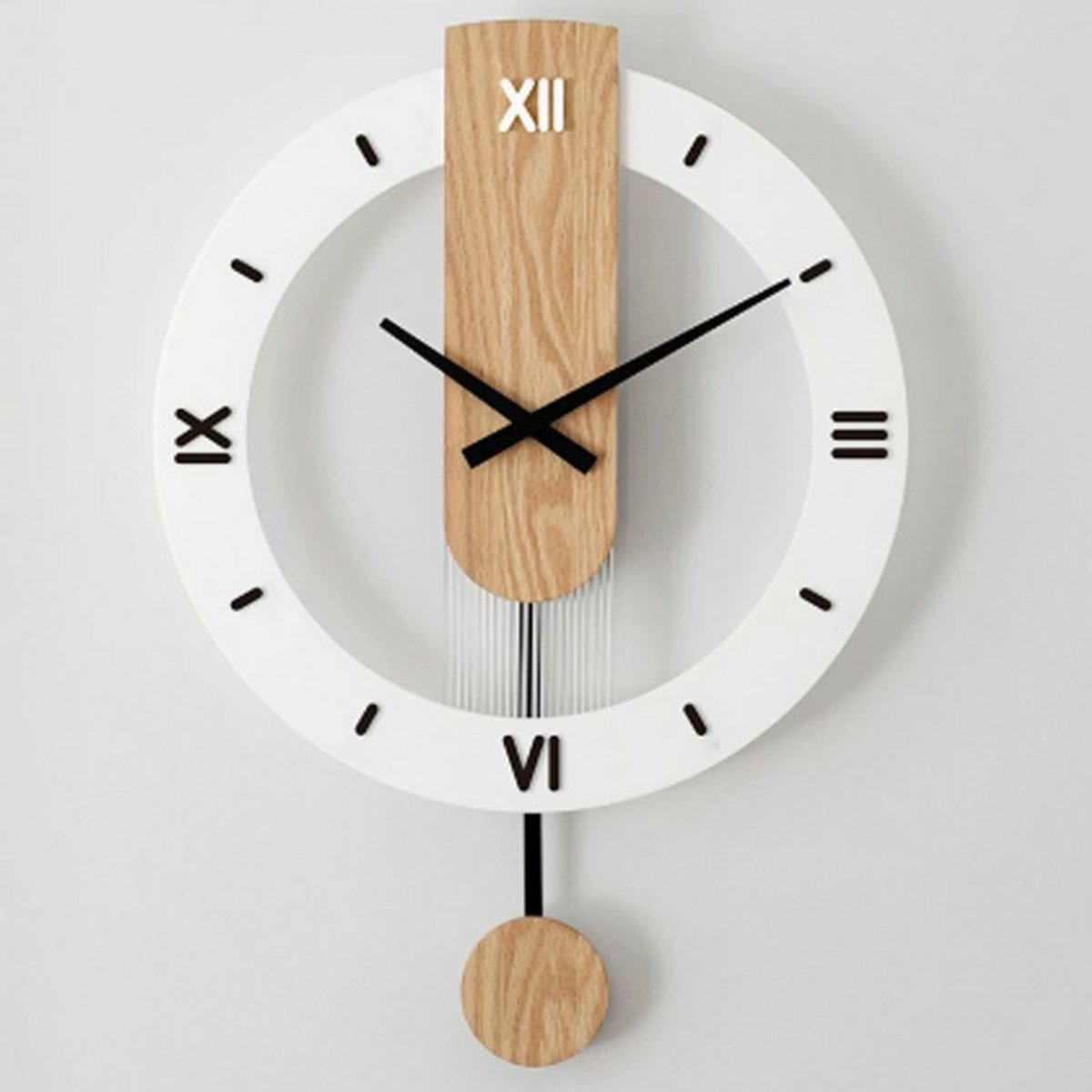 Houten stille wandklok, moderne Scandinavische stijl, met slinger, groot formaat