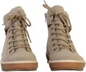 Twee beige hoge veterschoenen met bruine veters en bruine zolen, van voren gezien.