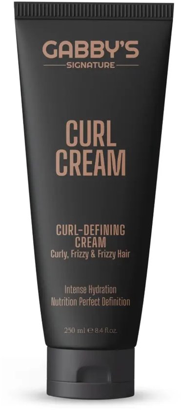 Een zwarte tube Gabby's Signature Curl Cream met het logo en de productnaam in koperkleurige letters.