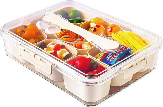 Gesloten beige snackbox met een transparant deksel, gevuld met snoepjes, fruit en bananen.