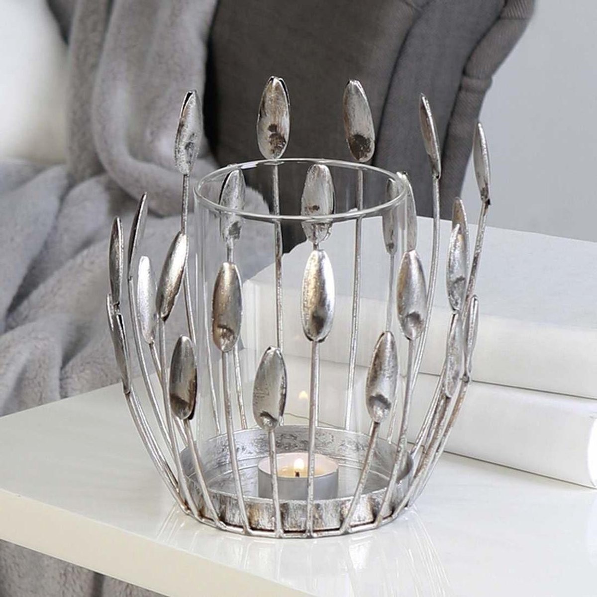 Windlicht Trevi - Decoratieve lantaarn - Sfeer creëren - Met glazen inzet - H18/D17 cm - Antiek zilver