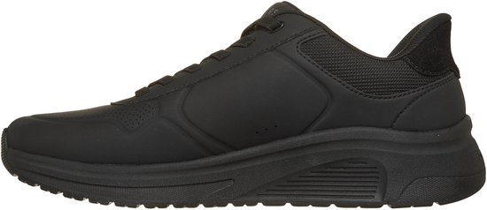 Zwarte Skechers heren instapper, gezien vanaf de zijkant, met veters.