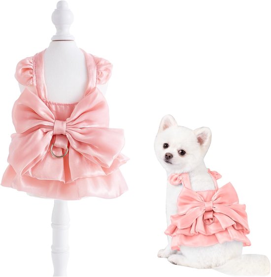 Robe rose pour chien avec nœud et volants sur un mannequin et sur un chien blanc.