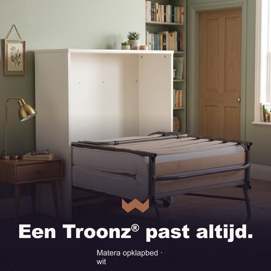 Wit opklapbed in een kamer met boekenkast, ingeklapt als dressoir.