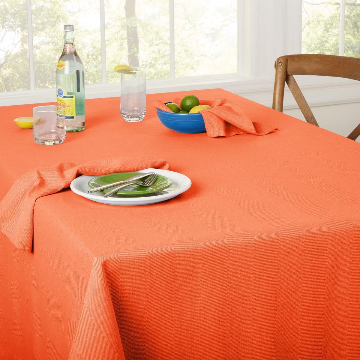 Tafelkleed - Tablecloth - Feestelijke Decoratie - Bedrukking met Fiesta Design - 213 x 152 cm - Rood