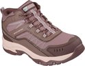 Paarse Skechers wandelschoen met mesh en leren overlays, kantdetails en logo.