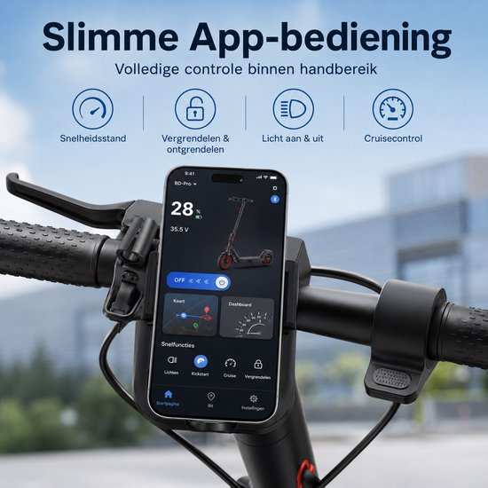 Close-up van een smartphone die een elektrische step bedient via een app, met opties zoals snelheid en vergrendeling.