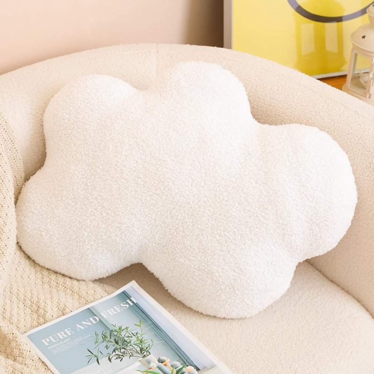 Dailygoods- Pluche Kussen Wolkvorm - Zacht Speelgoedkussen - Decoratief Sierkussen - 67x40 cm - Gevuld met PP-katoen - Verkrijgbaar in 6 Kleuren