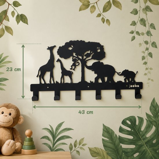 Zwarte metalen kinderkapstok, 43cm breed en 23cm hoog, met 6 haken en een jungle silhouet.