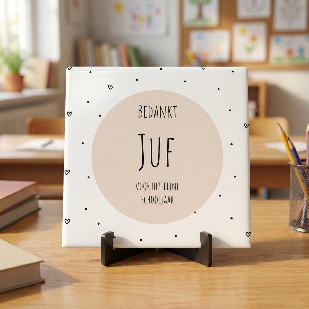 Fotofabriek Tegeltje met tekst | Bedankt Juf | Bedankt cadeautje | Glans afwerking | Inclusief gratis standaard | 15 x 15 cm | Fotofabriek Wit, Roze