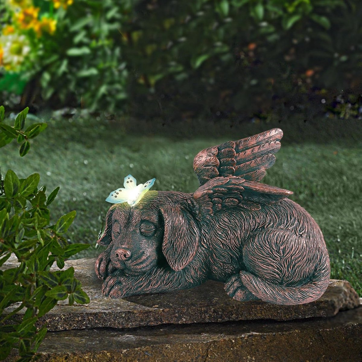Honden Engel Solar Tuindecoratie Figuren voor Buiten met Vlinder - Weerbestendige Dierenstandbeeld Balkon Decoratie, Slapende Puppy Zonne-energie Figuur Grafversiering Grafsteen, Cadeaus voor