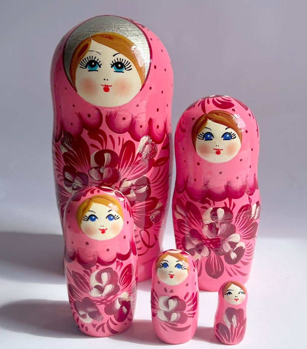 Houten Matroesjka poppen, Russische,babushka,15 cm hoog 5 delig handbeschilderd pink