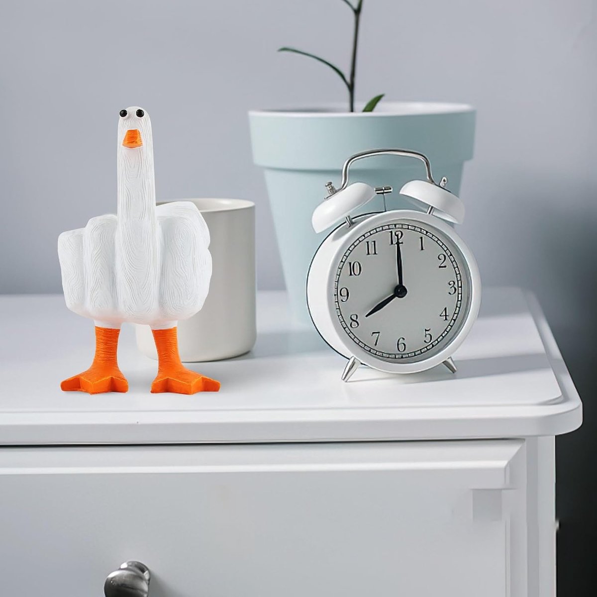 SnelShoppen - Dellyy Resin Duck Ornament, Grappige Eend Beeldje met Middelvinger, Humoristische Decoratie voor Woonkamer, Kantoor, Leuke Cadeaus, Wate