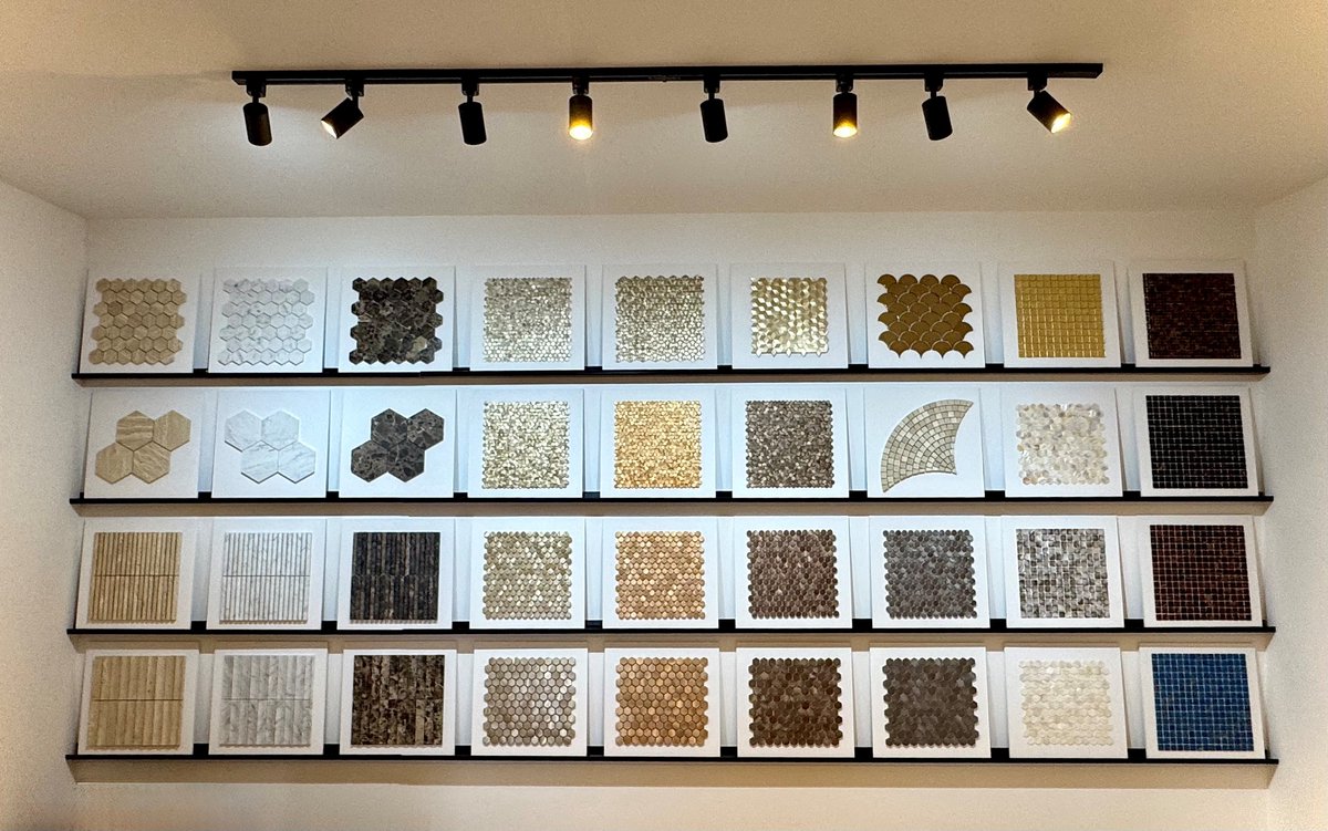 Glasmozaïek Billionaire Gold 23x23x6mm op matje 300x300x6mm verkoop per doos inhoud 15 pc =1.35M2
