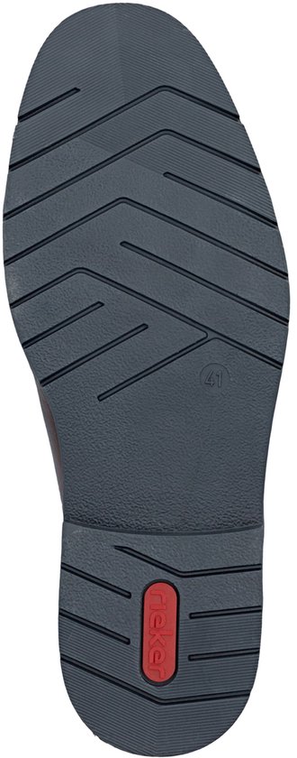 Zool van een bruine Rieker veterschoen met zigzagprofiel en rode R-inzet.