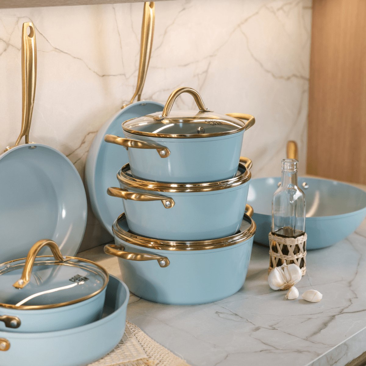 Cook & Pan Ocean Blue Pannenset 9-delig PFAS vrij - Blauw met Gouden Handgrepen - Alle Warmtebronnen - Krasbestendige Anti Aanbaklaag - Vaatwasserbestendig - Gas, Inductie, Elektrisch, Oven - Pannen set - Koekenpan Wokpan Steelpan Hapjespan Kookpot – foto 5