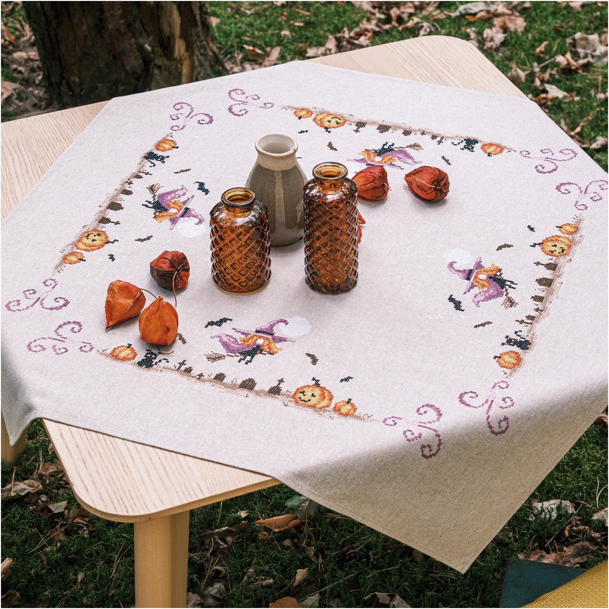 Vervaco - Tafelkleed kit Halloween - PN-0226184 - Borduren - Borduurpakket - Borduurpakket volwassenen - Borduurpakket kind